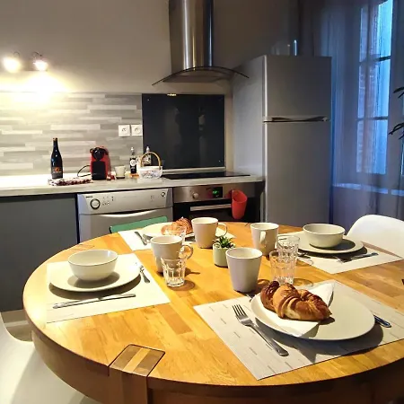 Le Bokeh - Face A La Cite Medievale דירה *